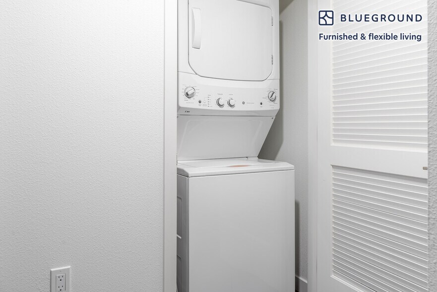 Building Photo - 100 Callan Ave