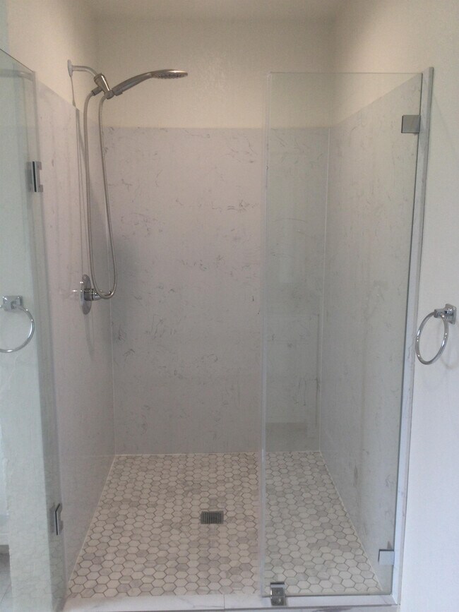Building Photo - 55 Del Monte Dr