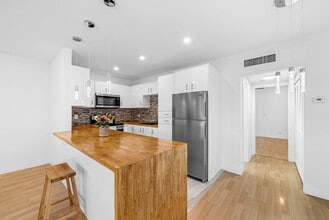 Building Photo - 116 Salisbury E