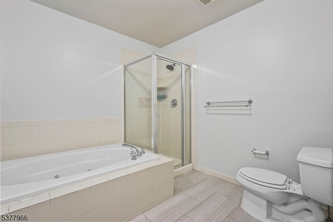 Building Photo - 107 Brittany Ct