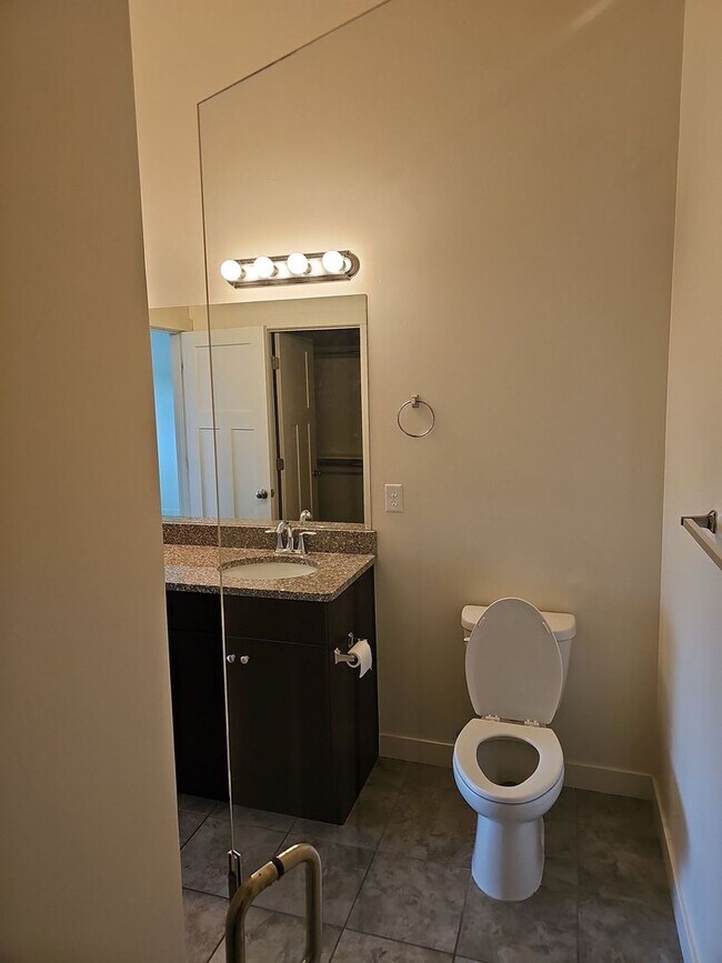 Building Photo - August free! 3 Bed/3.5 Bath Town Home for Rent in Bluffdale!