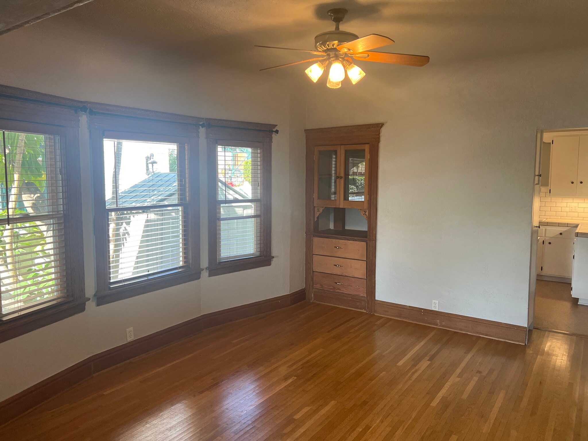 Building Photo - 4190 Lincoln Ave