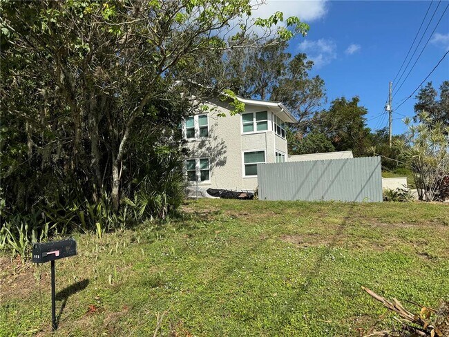 Building Photo - 302 W Wall St