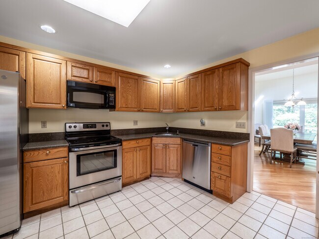 Building Photo - 12 Boulevard Dr