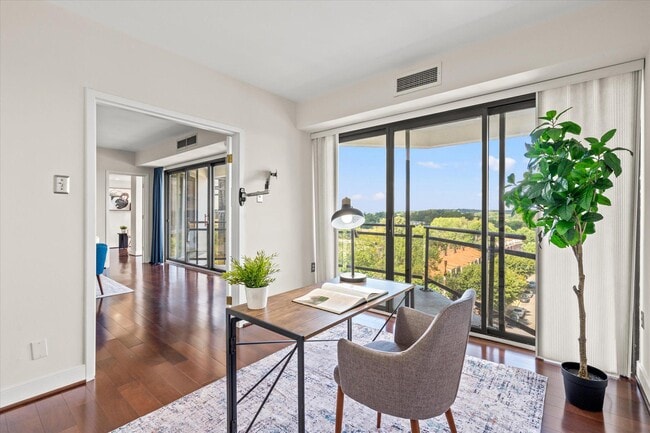 Building Photo - 1530 Key Blvd