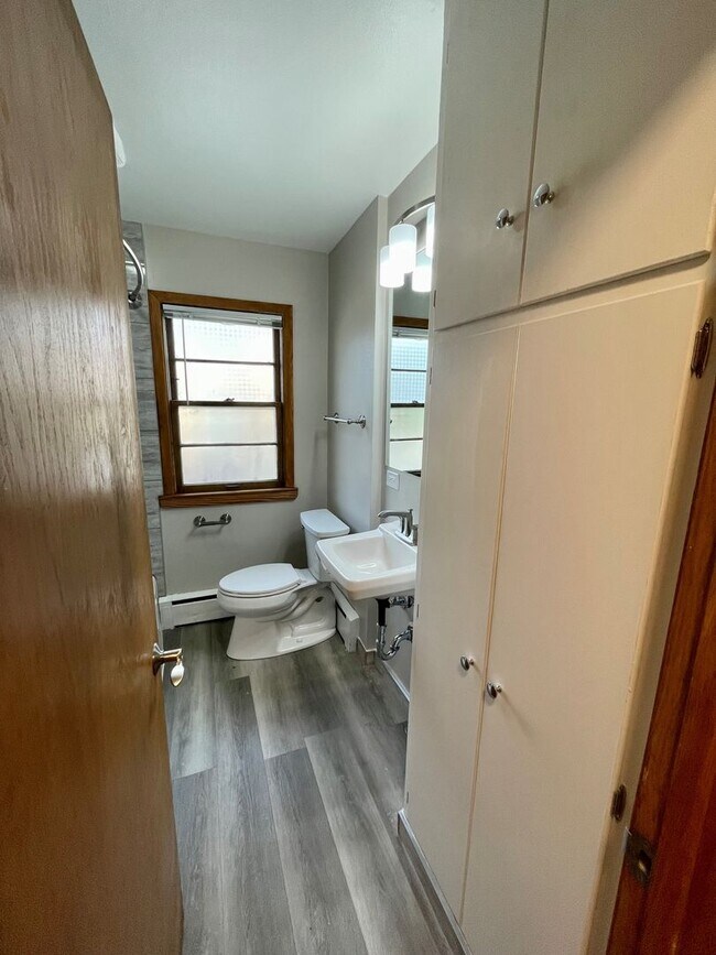 Building Photo - Newly Renovated 2bd/1ba in Vilas Neighborhood