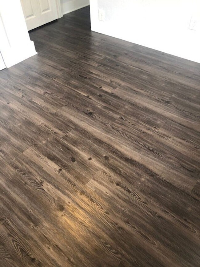 Building Photo - LINDEN 2470