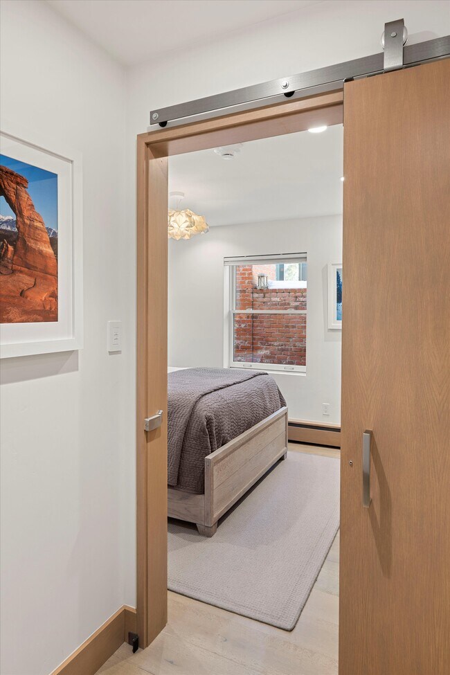 Building Photo - 447 E Cooper Ave