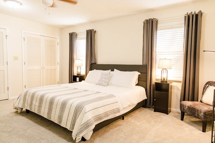 Building Photo - 39 Southwicke Dr