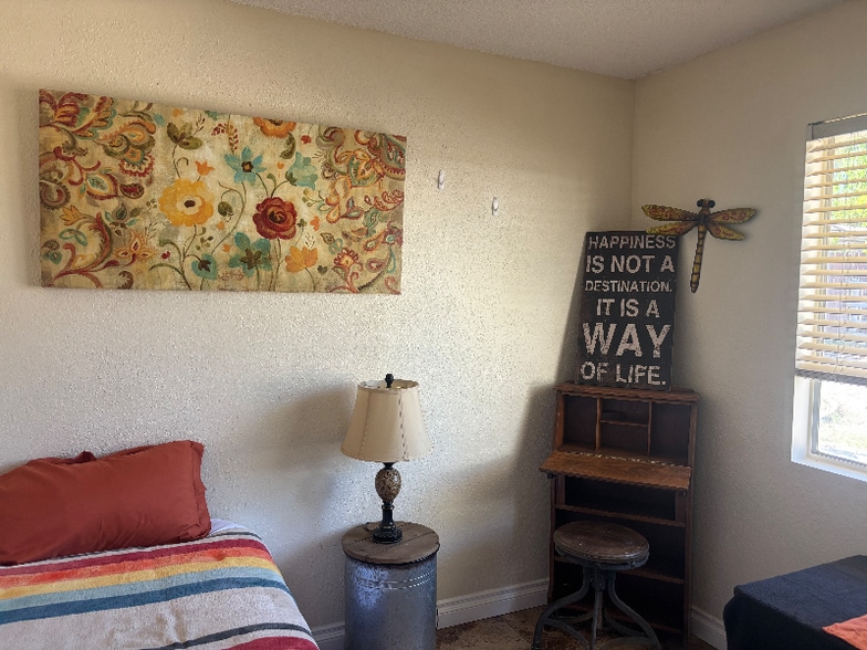 Building Photo - 21355 Webster Ave