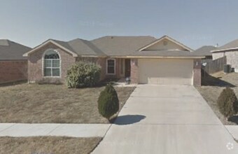 Building Photo - GORGEOUS 4 BED/2 BATH HOME!!