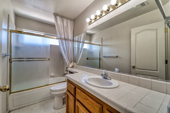 Building Photo - Spacious 4-Bedroom Home Near Happy Park