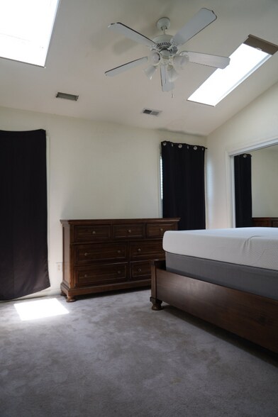 Building Photo - 8550 Tidewater Dr