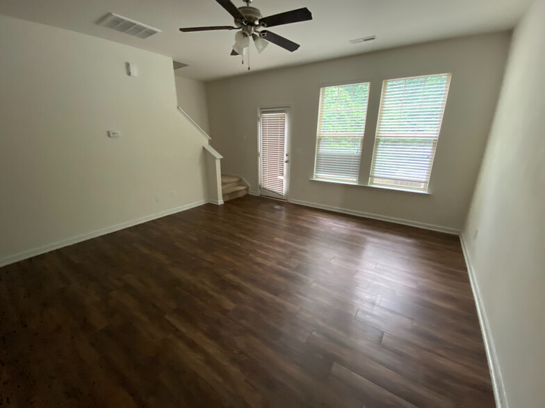 Building Photo - Room in Townhome on Haskell Dr