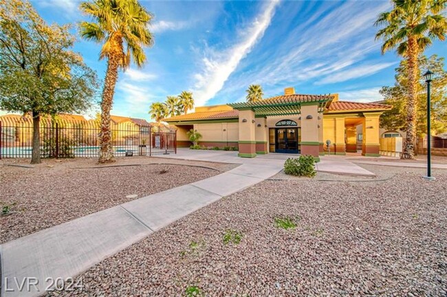 Building Photo - CHARMING 3BED 2.5BATH HOME IN GATED COMMUN...