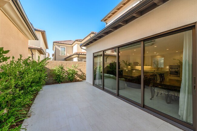 Building Photo - 3bedroom/3 bath/Gated Orchard Hill/Detache...