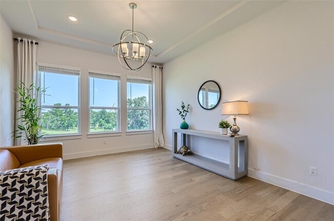 Building Photo - 704 Palamos Dr