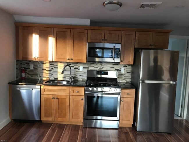 Building Photo - 140 Prospect St