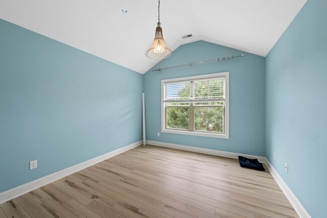 Building Photo - 3537 Bunting Dr
