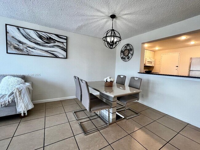 Building Photo - 401 Golden Isles Dr