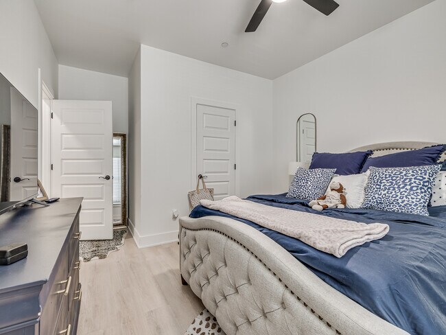 Building Photo - 1676 N Leverett Ave