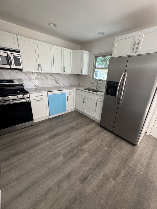 Building Photo - 14949 Highland Ave