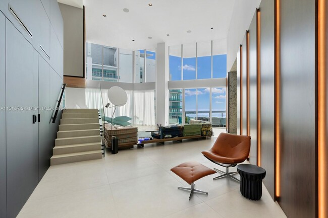 Building Photo - 1300 Brickell Bay Dr