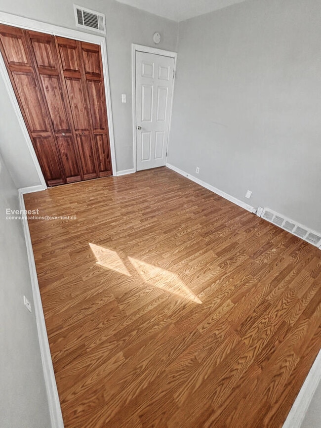 Building Photo - University City Charm Meets Modern Comfort / 4 Beds & 2 Baths / Available Now!