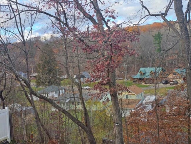 Building Photo - 900 Wallace St