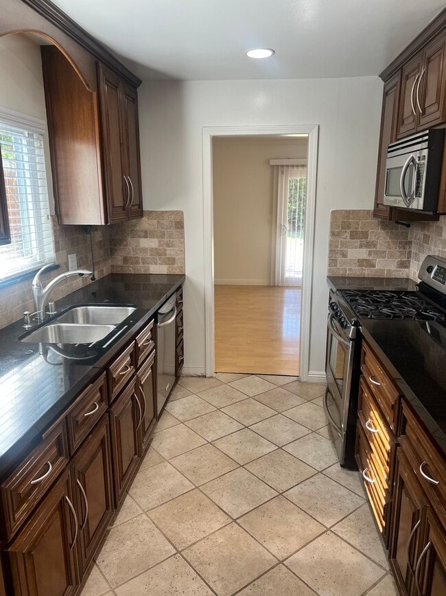 Building Photo - Welcome to the East Whittier 3 Bedroom House.