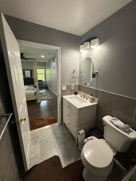 Building Photo - 427 Lackland Ave