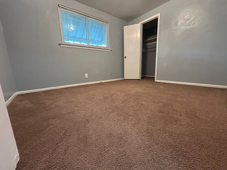 Bedroom 3 Upstairs - 6252 Westcreek Dr