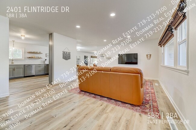 Building Photo - 2401 Flintridge Dr
