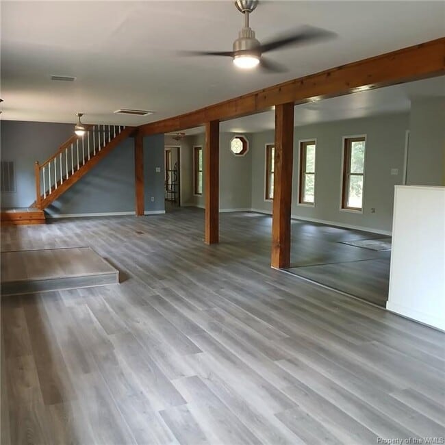 Building Photo - 9050 Higgins Rd
