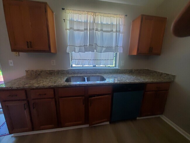 Building Photo - 313 Peachtree Dr