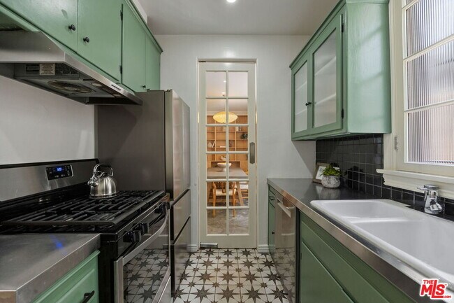 Building Photo - 1345 Hayworth Ave