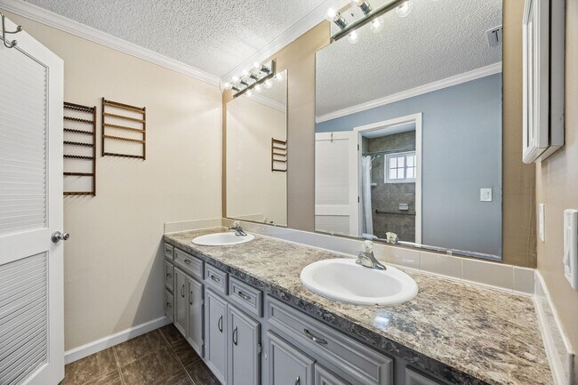 Building Photo - 995 Alcala Dr