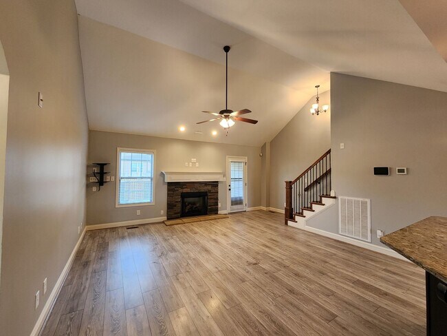 Building Photo - 1003 Sunrise Dr