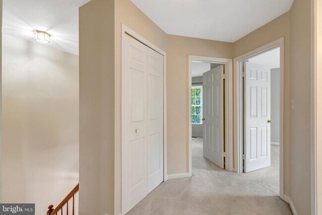 Building Photo - 5964 Norham Dr