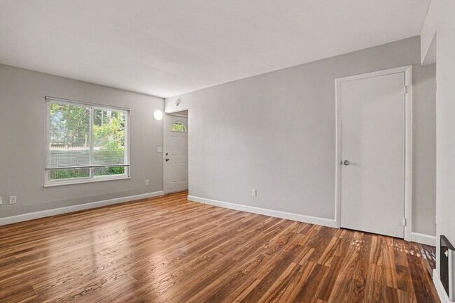 Building Photo - $150 off move-in when using Rently - $1099- 2 Bedroom Townhome off Westnedge
