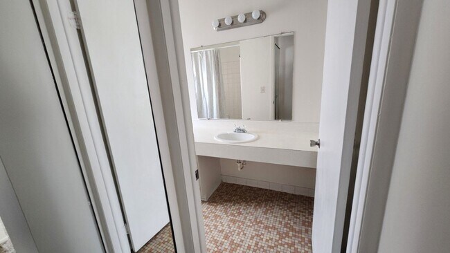 Building Photo - 25341 Shiawassee Cir