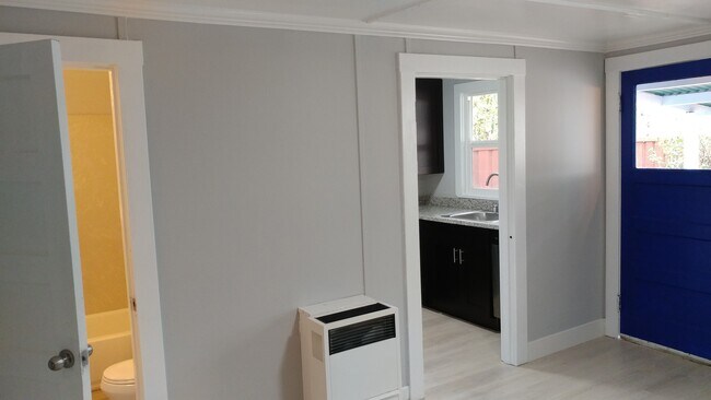 Building Photo - 1051 Boranda Ave