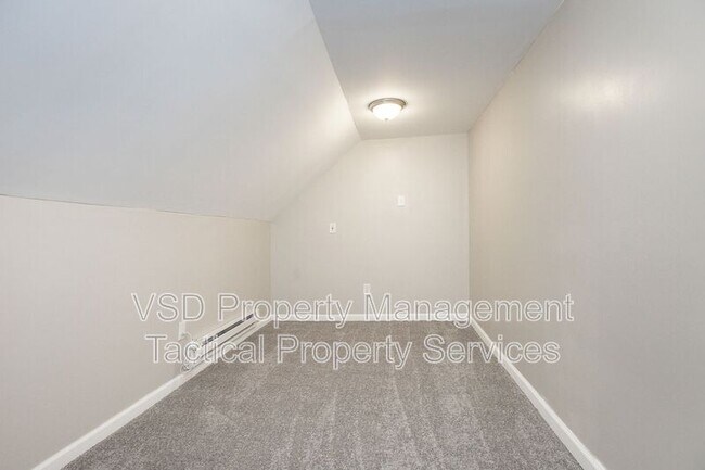 Building Photo - 3694 E 147th St