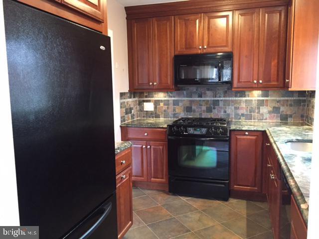 Building Photo - 3250 Martha Custis Dr