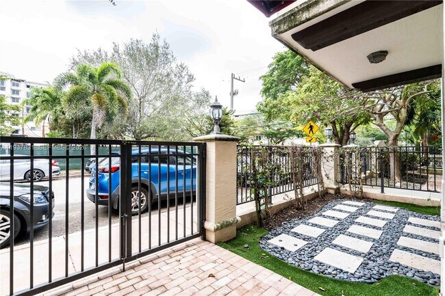 Building Photo - 300 Majorca Ave