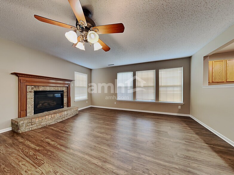 Building Photo - 5601 Skipping Stone Dr