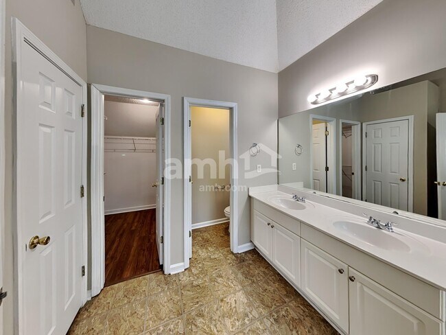 Building Photo - 3830 Rivendell Ln