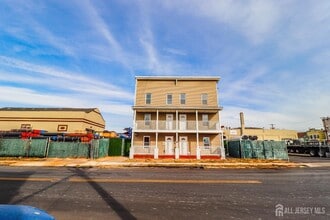 Building Photo - 364 Market St
