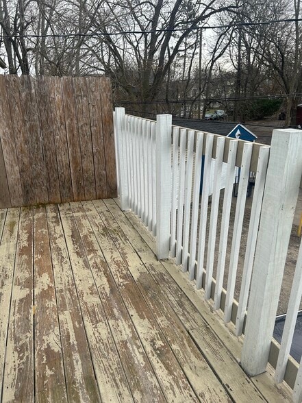 private balcony - 811 Washtenaw Ave