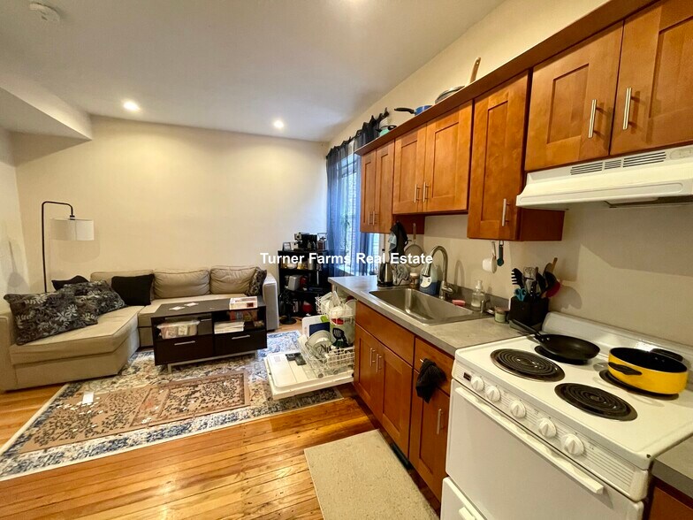 Primary Photo - 866 Huntington Ave